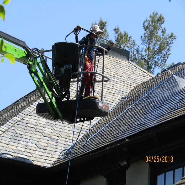 Roof Cleaning Lift